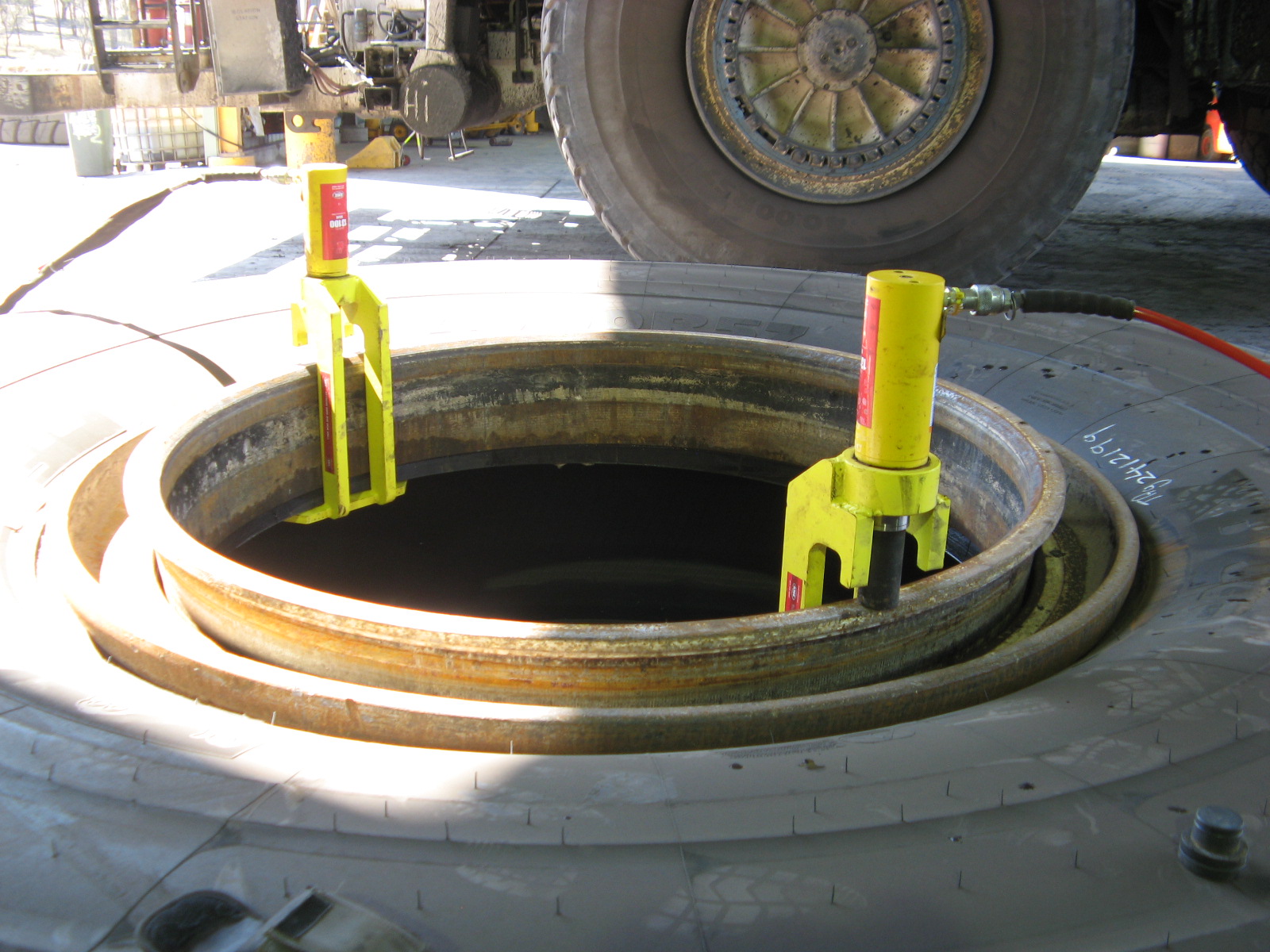 Bead Seat Band Installer - Image 3