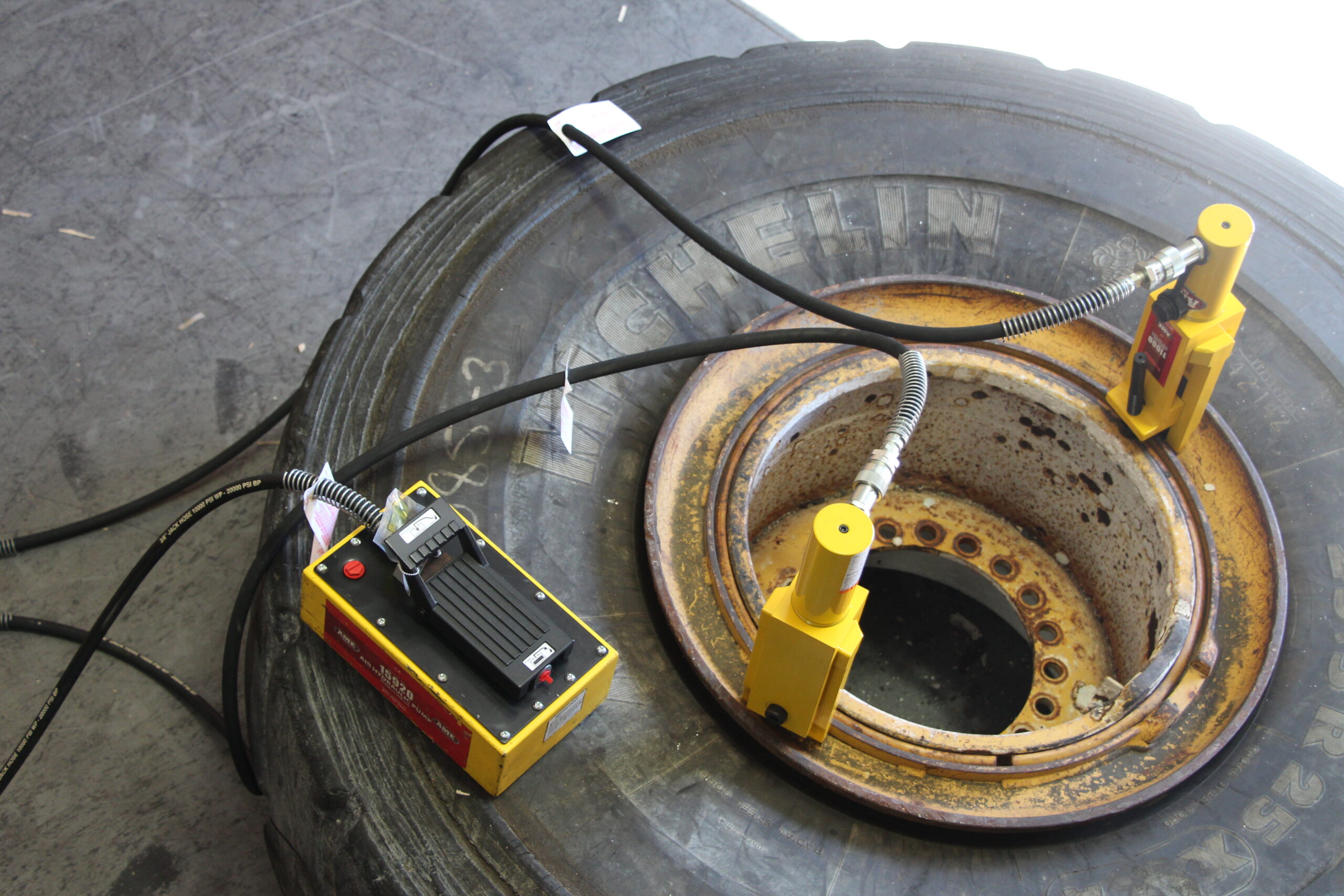Dual Giant Tire Bead Breaker Kit - Image 5