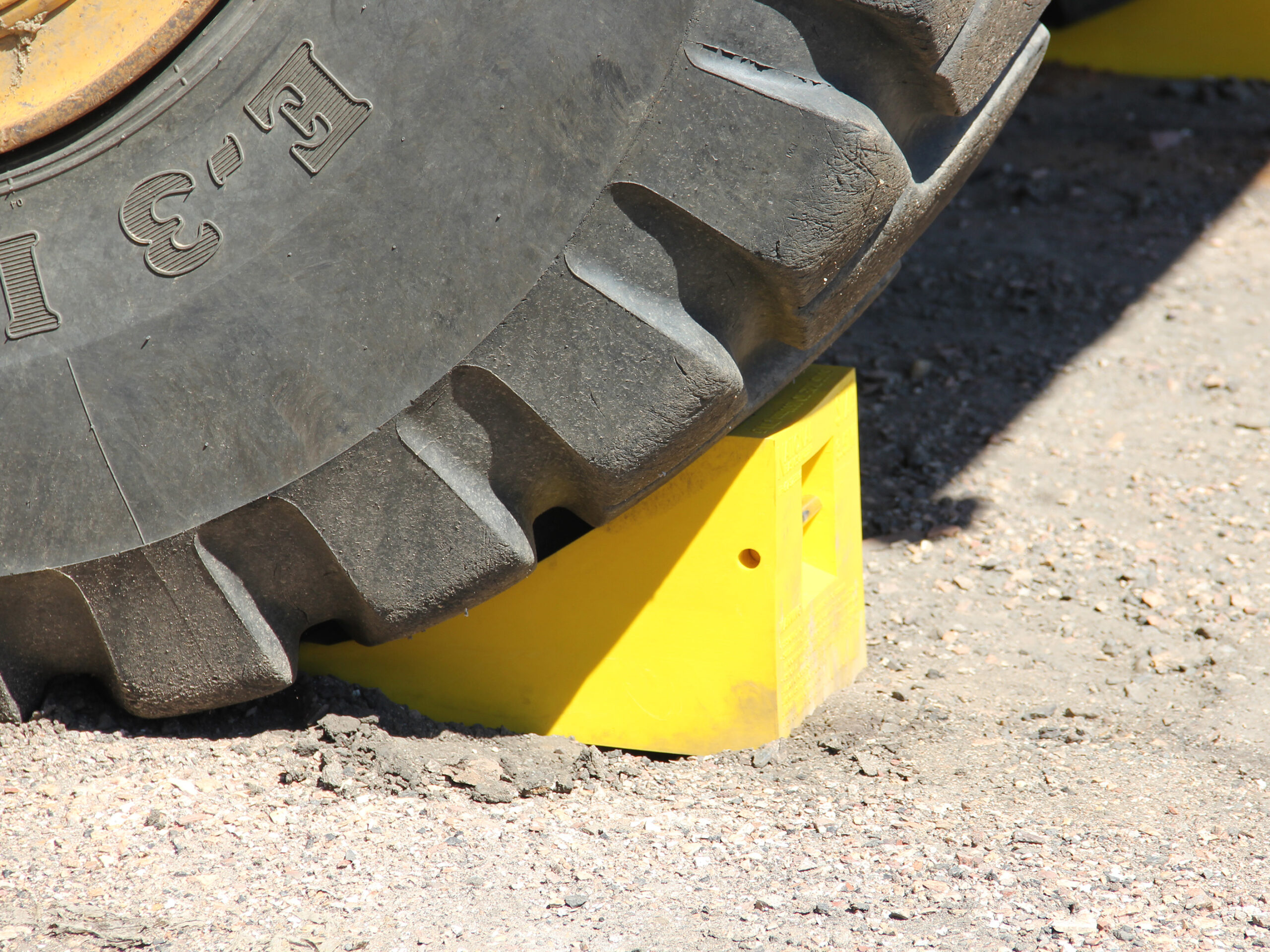 Urethane Wheel Chock, 15.25″-71″ Tires - Image 2