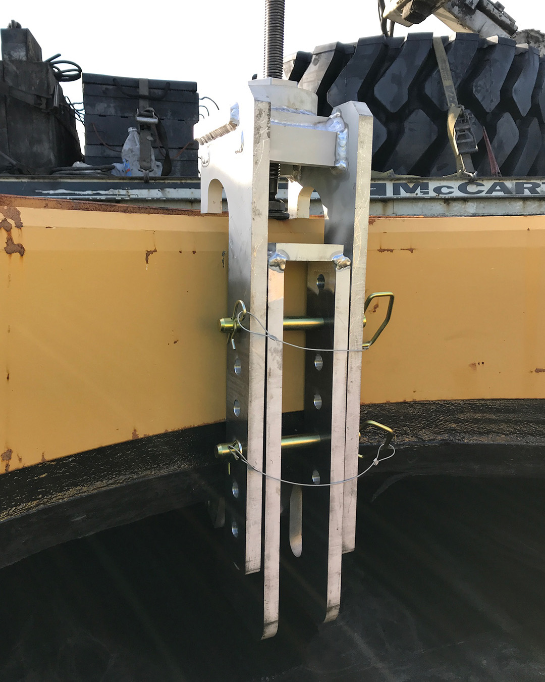 AME Intl 11950 Bead Seat Band Installer (6) In Use